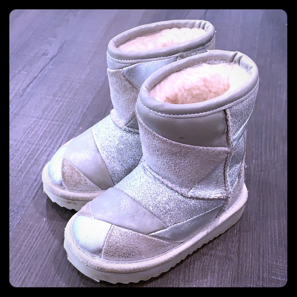 Sparkly uggs size 6 toddler